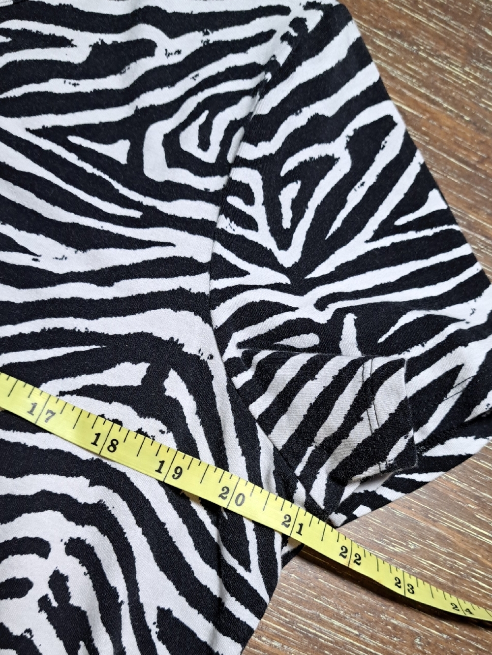 MICHAEL Michael Kors Zebra Print Tees — Black/White & Beige/White XL Set of 2 - Picture 10 of 15